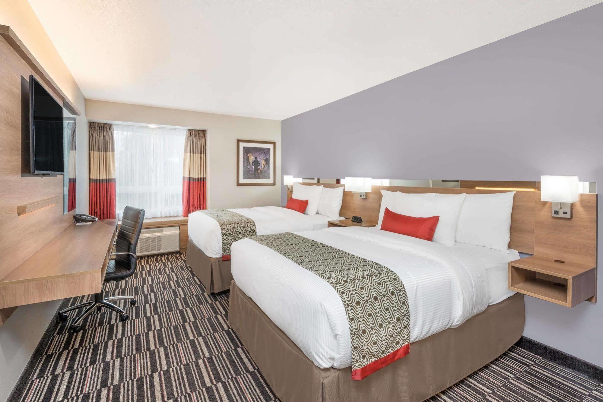 Hotel Microtel & By Wyndham